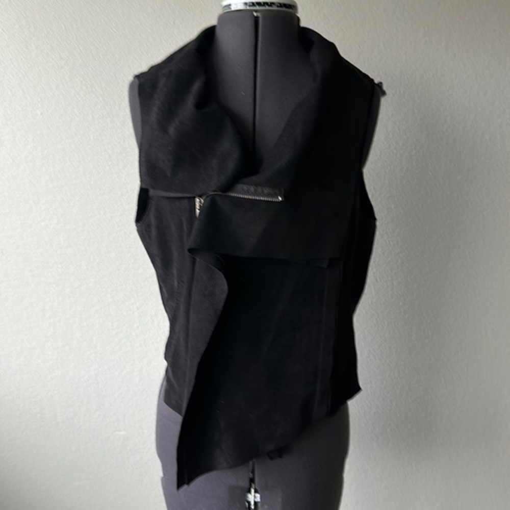 BCBGMaxazria vest soft ruffled zip up size Medium Balletcore black